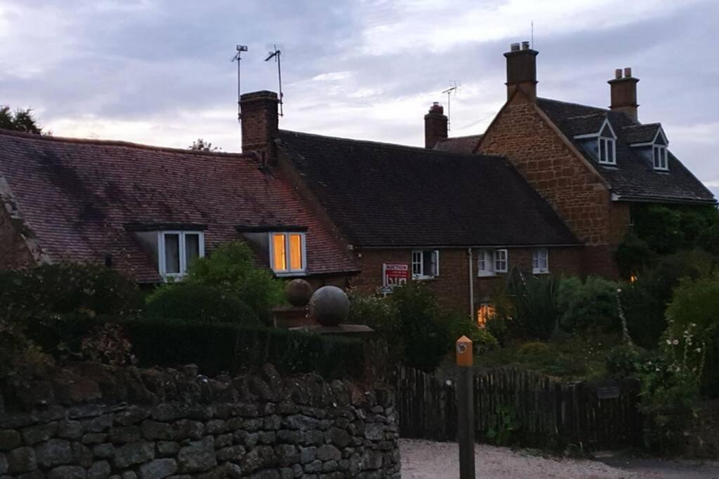Cotswolds Cottage Ilmington With Wood Burning Stove & Bbq - Pet Friendly チッピング・カムデン エクステリア 写真